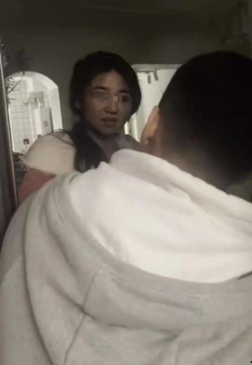 男友被抓女子吃瓜视频,真相究竟如何？